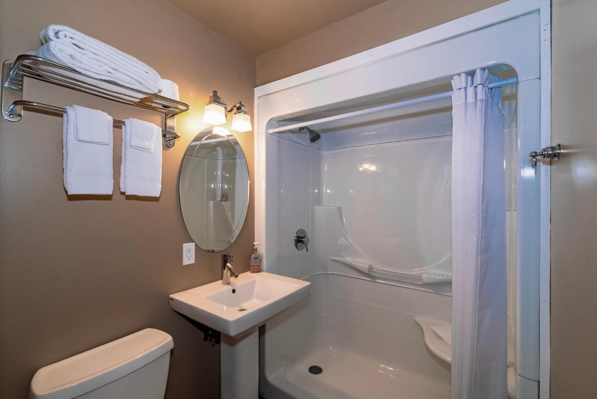 3 Pines Lodge Muskoka Гантсвілл Екстер'єр фото