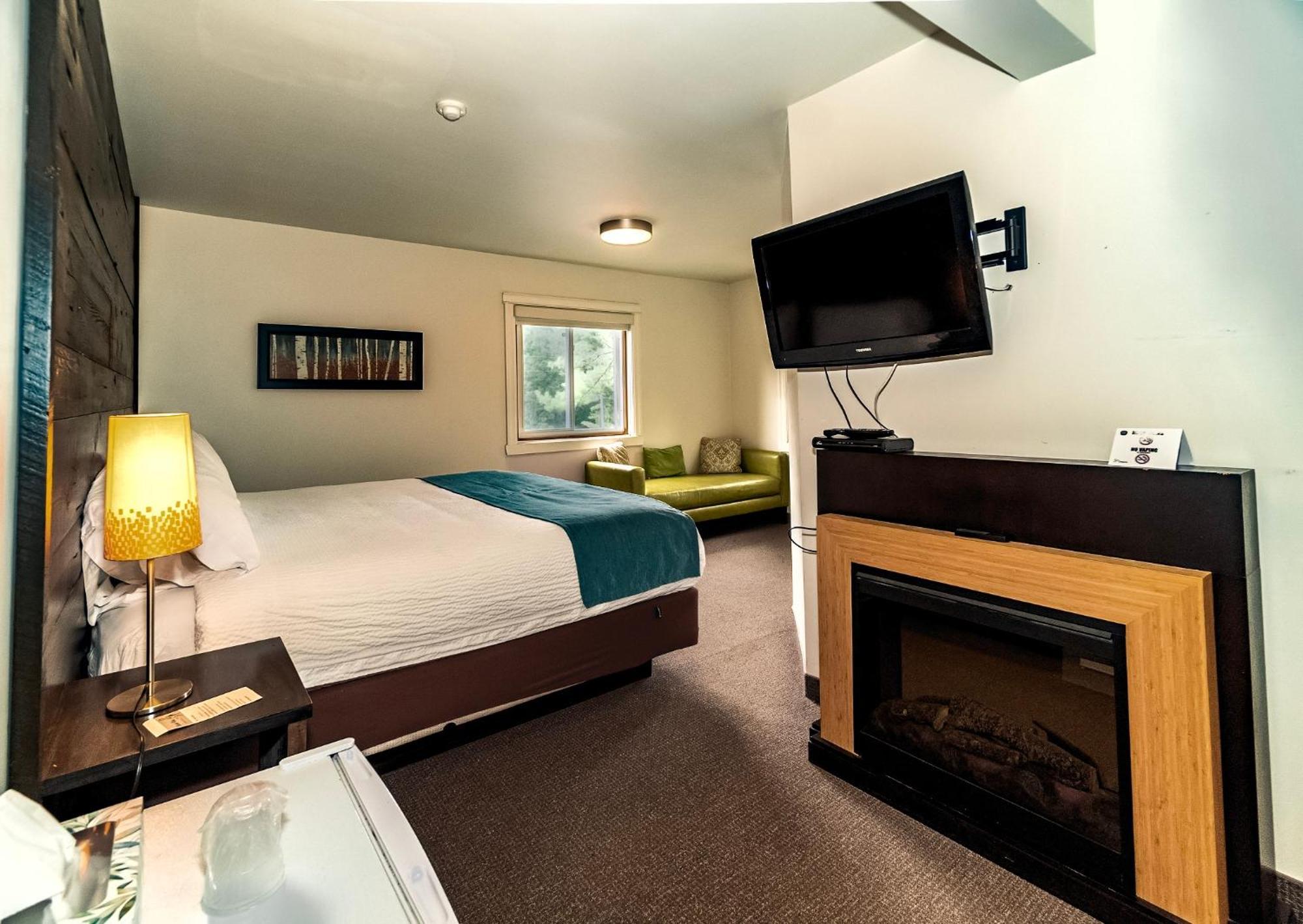 3 Pines Lodge Muskoka Гантсвілл Екстер'єр фото