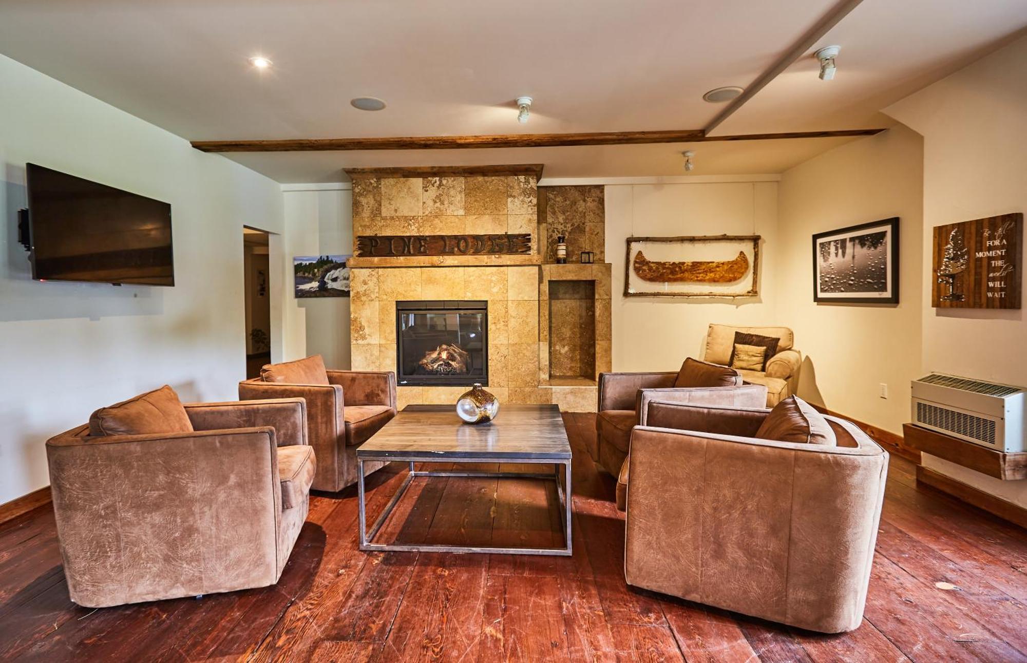 3 Pines Lodge Muskoka Гантсвілл Екстер'єр фото