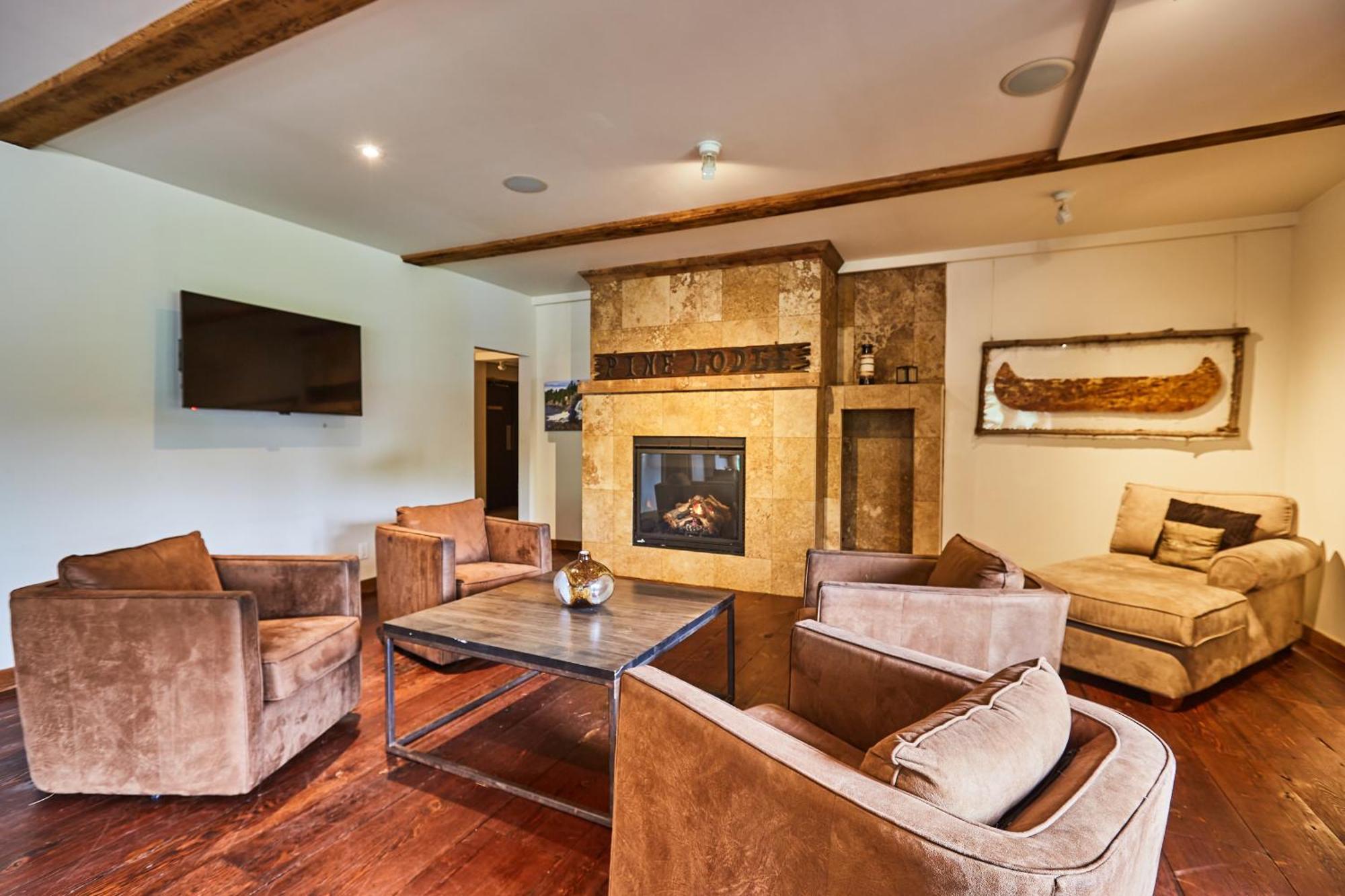 3 Pines Lodge Muskoka Гантсвілл Екстер'єр фото