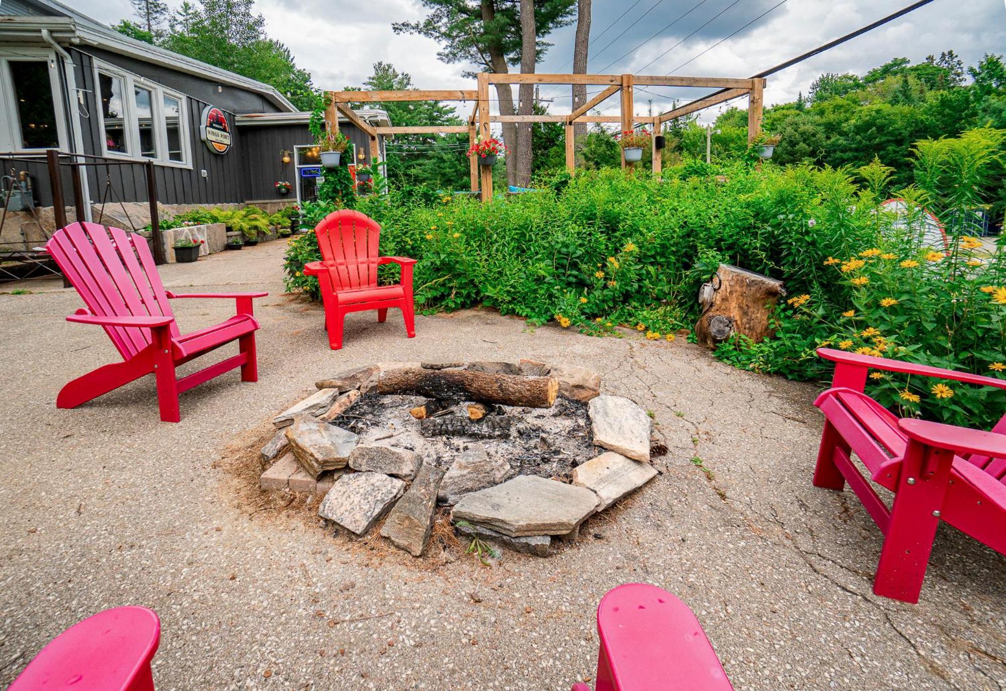 3 Pines Lodge Muskoka Гантсвілл Екстер'єр фото